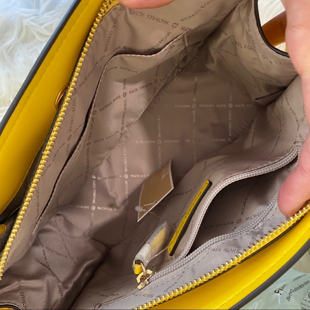 Firm ✨Michael Kors hope medium messenger bag - Picture 8 of 14